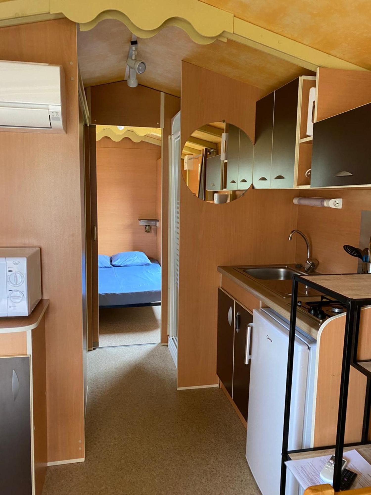 Camping Les Amandiers Castelnau-de-Guers Exterior photo
