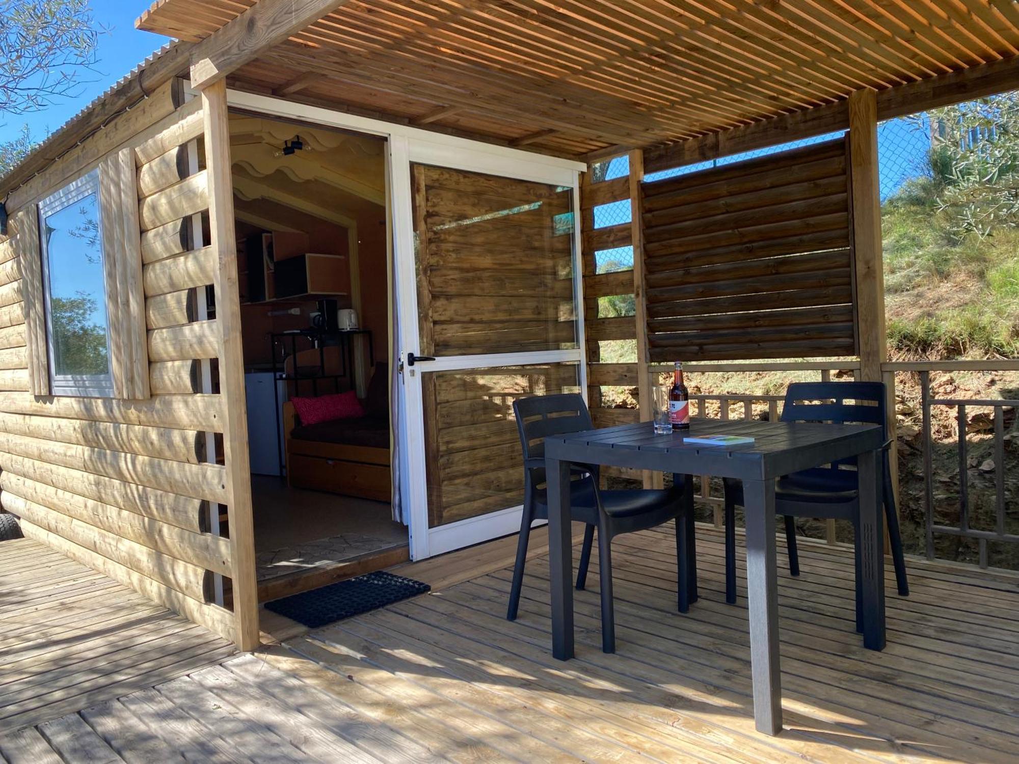 Camping Les Amandiers Castelnau-de-Guers Exterior photo