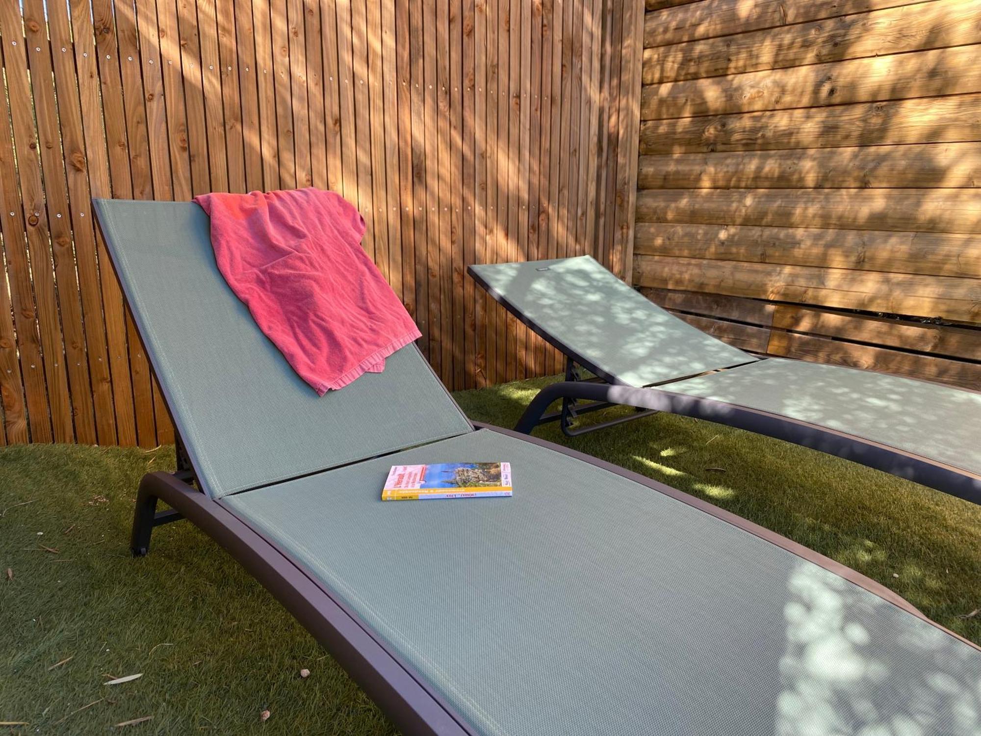 Camping Les Amandiers Castelnau-de-Guers Exterior photo